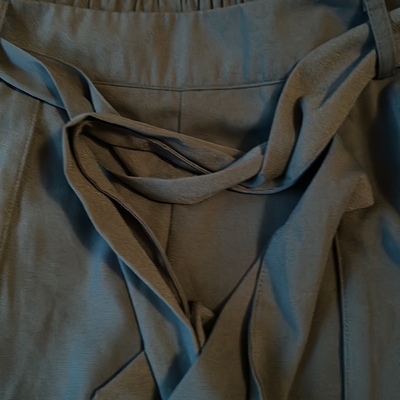 Adorable like new teal paper bag waist shorts. - Picture 2 of 7